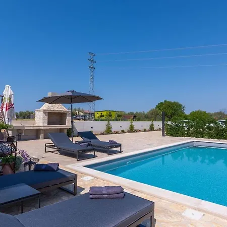 Villa Casa Claudia Buzinija